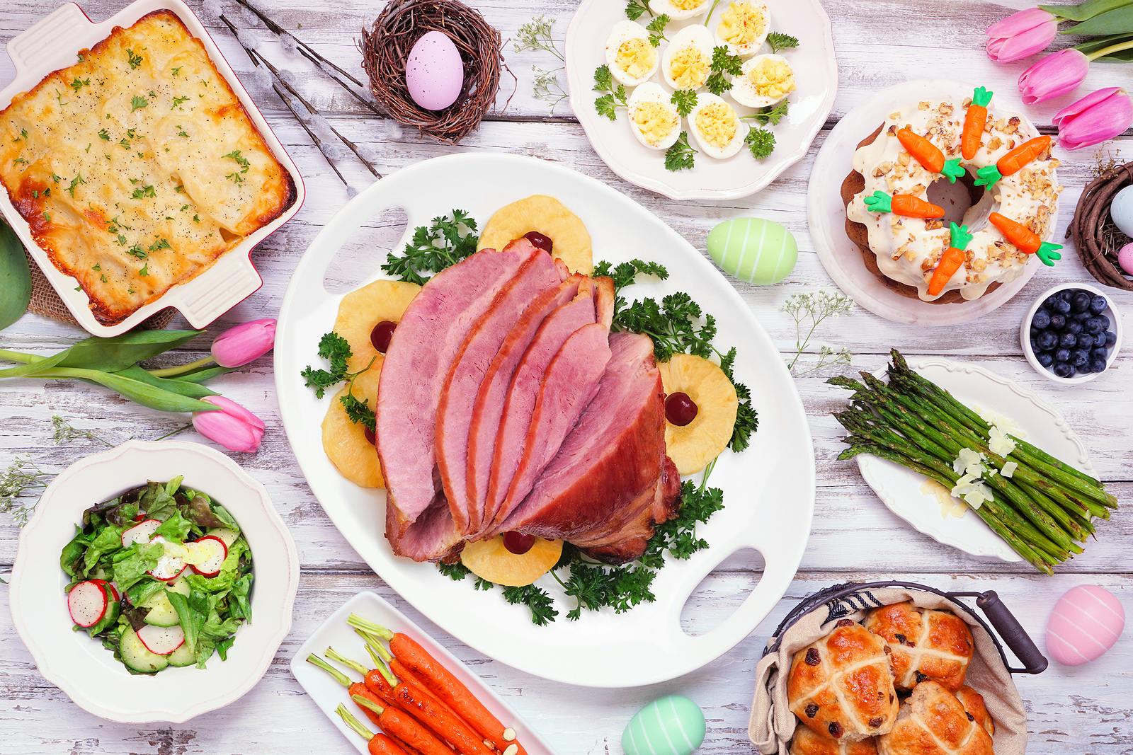 bigstock Traditional Easter Ham Dinner 406882826
